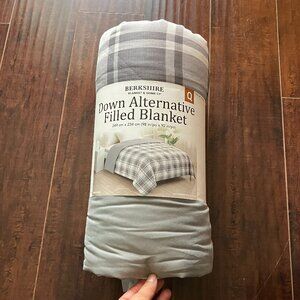 Berkshire Down Alternative Filled Blanket - Queen Size